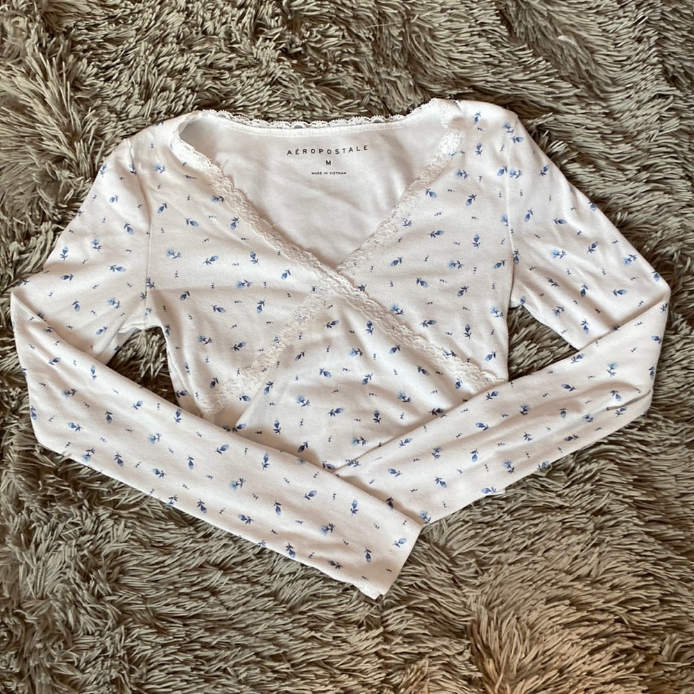 Top from aeropostale, size m, and white with blue flowers!